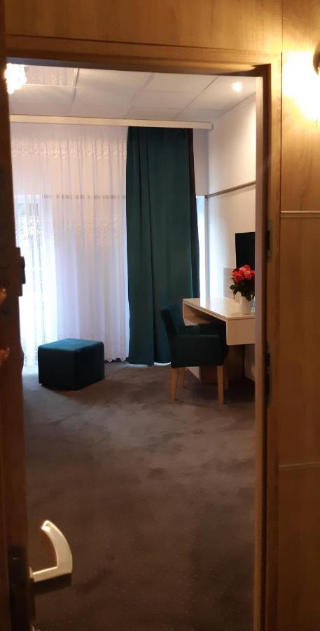 Hotel & Restauracja Glass 라돔 외부 사진