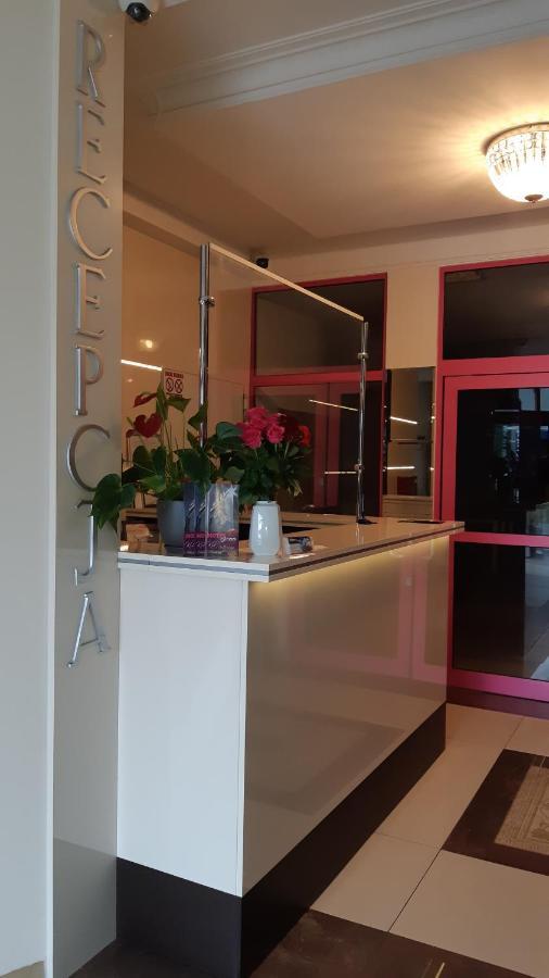 Hotel & Restauracja Glass 라돔 외부 사진