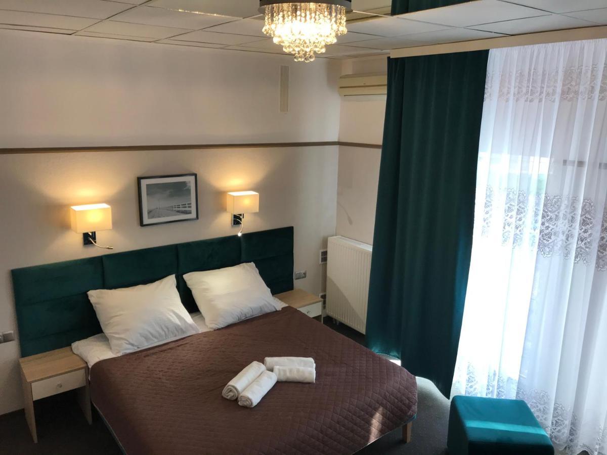 Hotel & Restauracja Glass 라돔 외부 사진