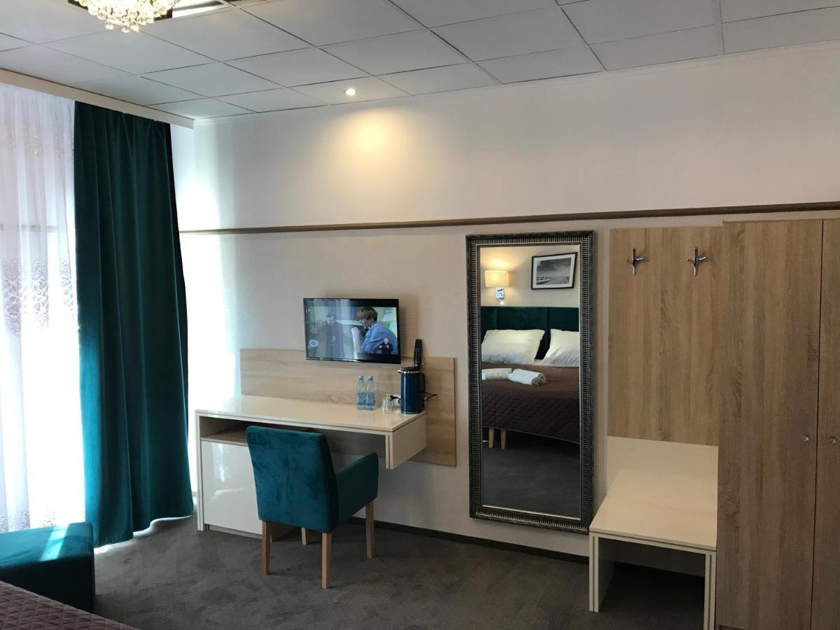 Hotel & Restauracja Glass 라돔 외부 사진