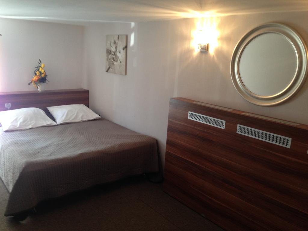 Hotel & Restauracja Glass 라돔 객실 사진
