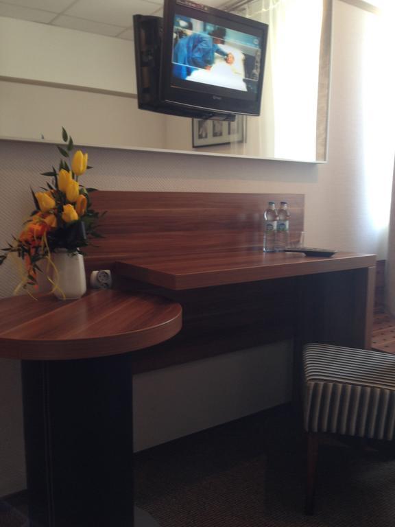 Hotel & Restauracja Glass 라돔 객실 사진