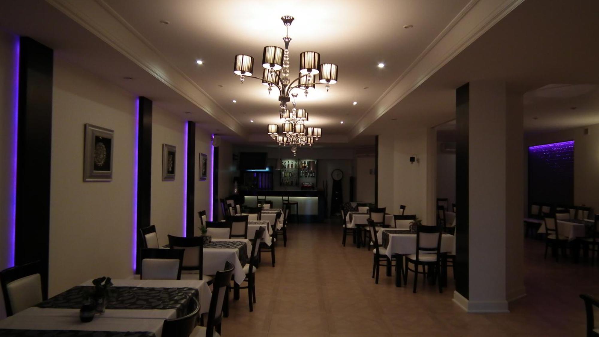 Hotel & Restauracja Glass 라돔 외부 사진