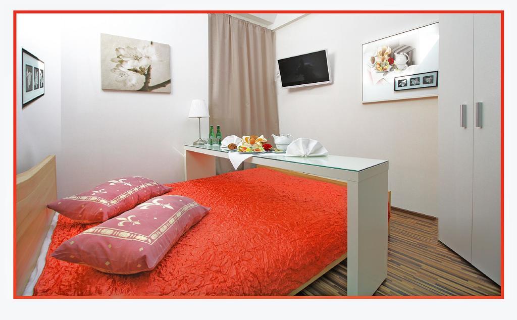 Hotel & Restauracja Glass 라돔 외부 사진