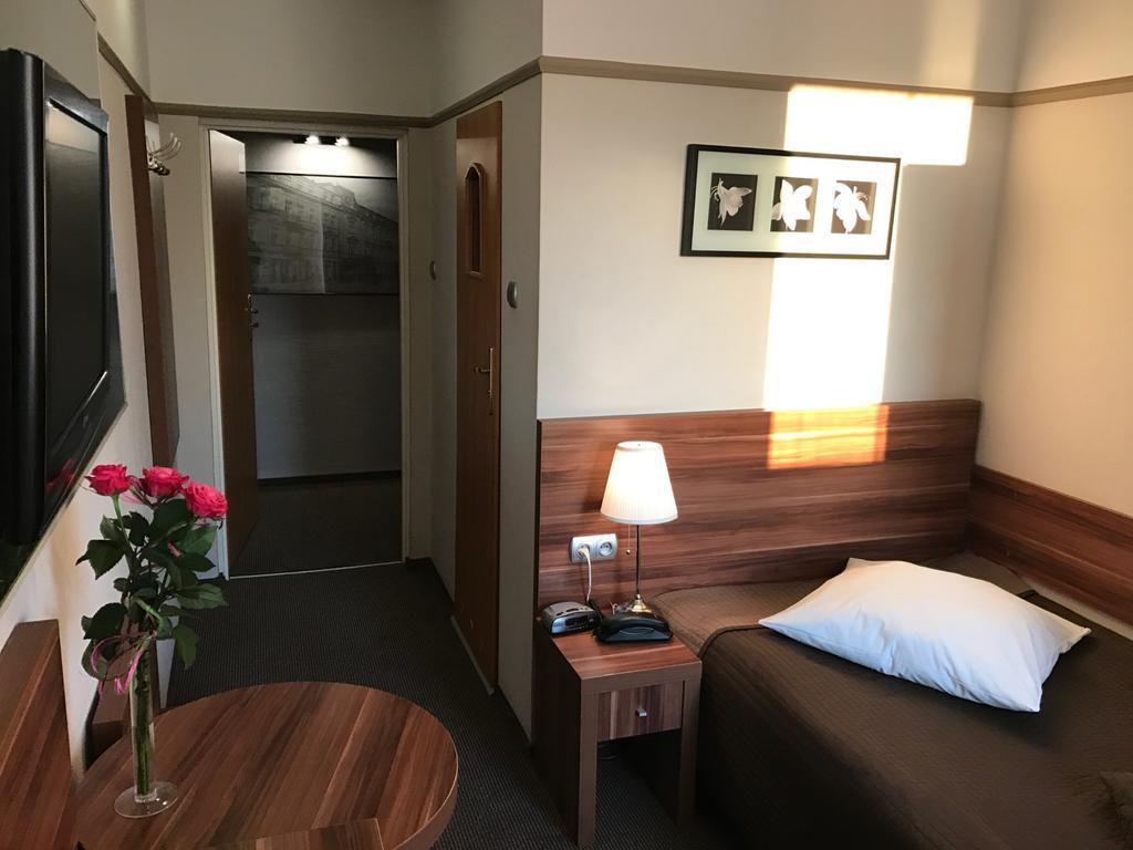 Hotel & Restauracja Glass 라돔 외부 사진
