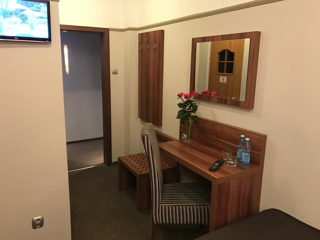 Hotel & Restauracja Glass 라돔 외부 사진