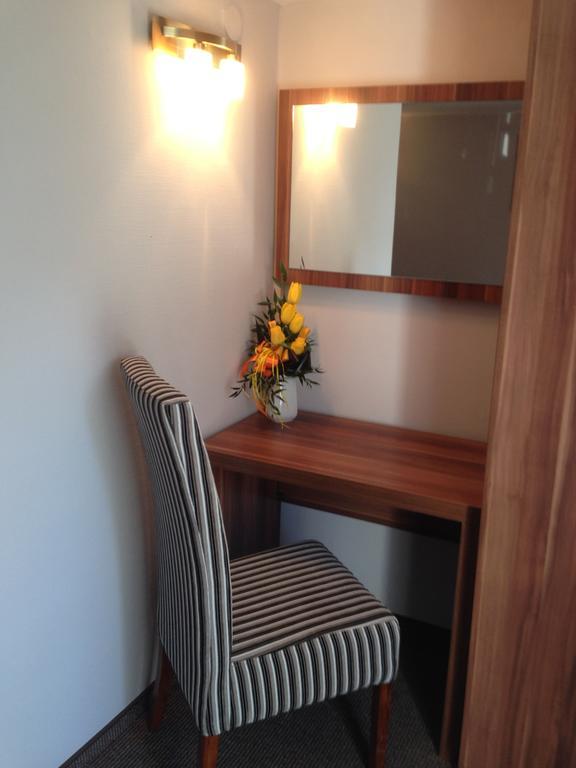 Hotel & Restauracja Glass 라돔 외부 사진