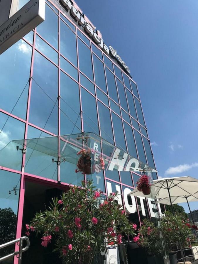 Hotel & Restauracja Glass 라돔 외부 사진
